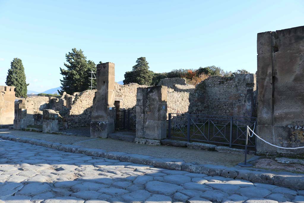 Via dell’Abbondanza, south side, Pompeii. December 2018. 
Looking towards entrance doorways with VIII.5.11, on left, VIII.5.10, VIII.5.9, and VIII.5.8, on right. Photo courtesy of Aude Durand.
