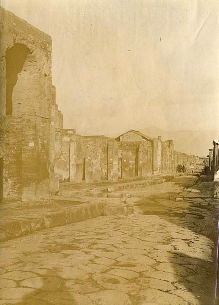 Via della Fortuna, Pompeii. c. 1900s.  Looking east along VI.10, towards VI.12.
Photo courtesy of Rick Bauer.
