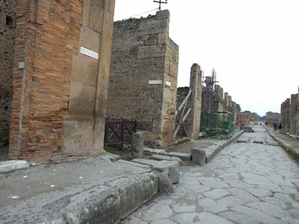 Via della Fortuna, north side, May 2010. Looking east towards junction with Vicolo del Labirinto, from near VI.12.6.