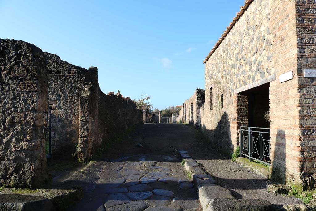 Via della Palestra between I.20 and I.14. December 2018. 
Looking west from junction with Via di Nocera. Photo courtesy of Aude Durand.
