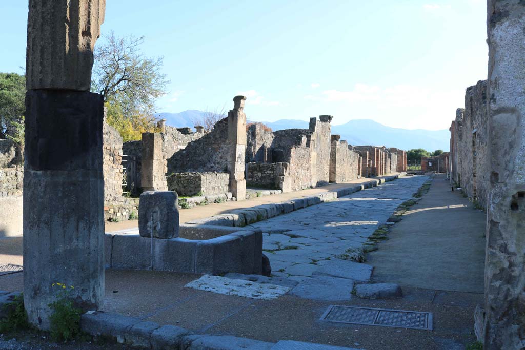 Via delle Scuole, Pompeii. December 2018. 
Looking south along east side, between VIII.3, on left, and VIII.2, on right, from the Forum. Photo courtesy of Aude Durand.
