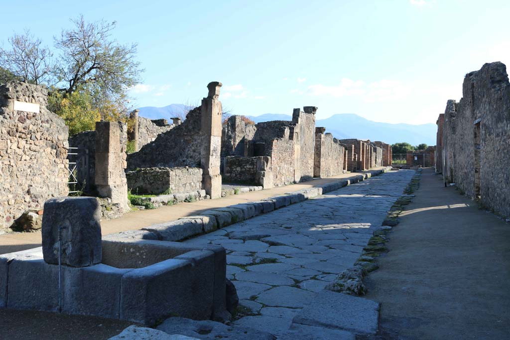Via delle Scuole, Pompeii. December 2018. 
Looking south along east side, between VIII.3, on left, and VIII.2, on right. Photo courtesy of Aude Durand.
