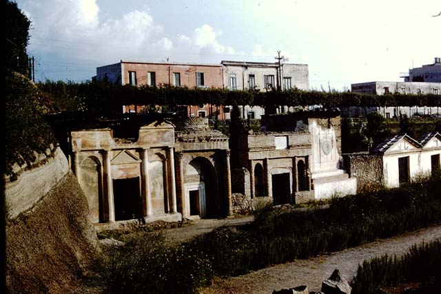 Via delle Tombe, east end. May 2010. Limit of current excavated area. 