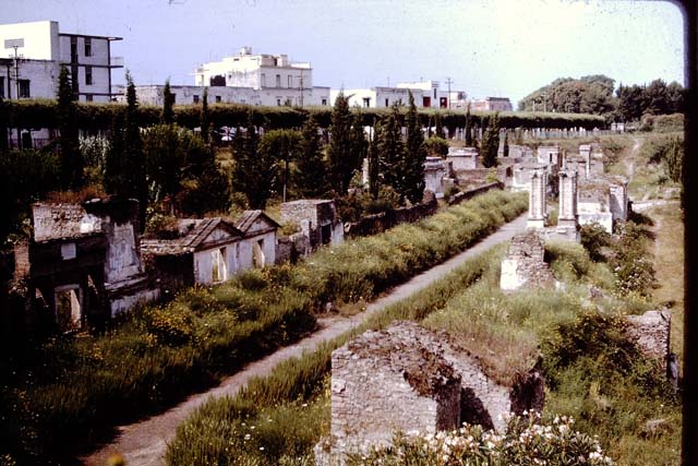 Via delle Tombe, south side, Pompeii. October 2022. 
Looking south-west from junction with Via di Nocera. Photo courtesy of Klaus Heese.
