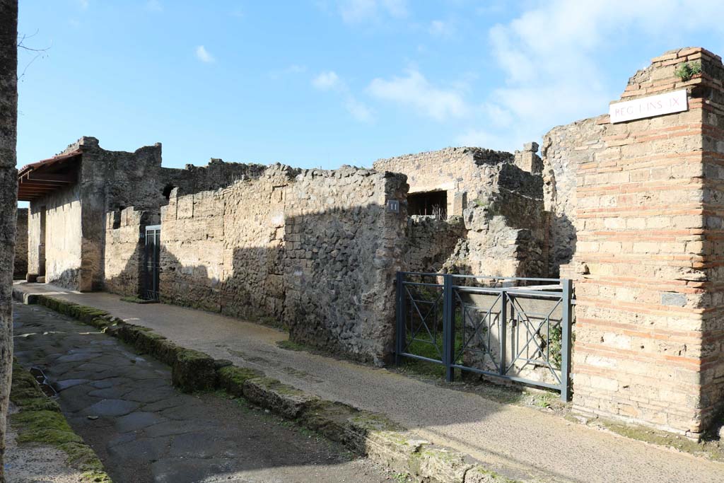Via di Castricio, south side, Pompeii. December 2018. 
Looking west from I.17.3 towards I.17.1, on right. Photo courtesy of Aude Durand.
