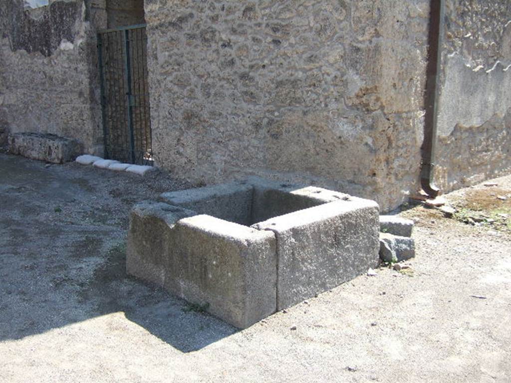 Via di Castricio (on left). September 2005. South side at I.16.4. 
Fountain on south east corner with unnamed vicolo (on right). 


