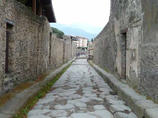 Via di Nocera, west side, Pompeii.  October 2017. Looking north towards entrance doorway of I.13.9, in centre. 
Foto Taylor Lauritsen, ERC Grant 681269 DÉCOR.
