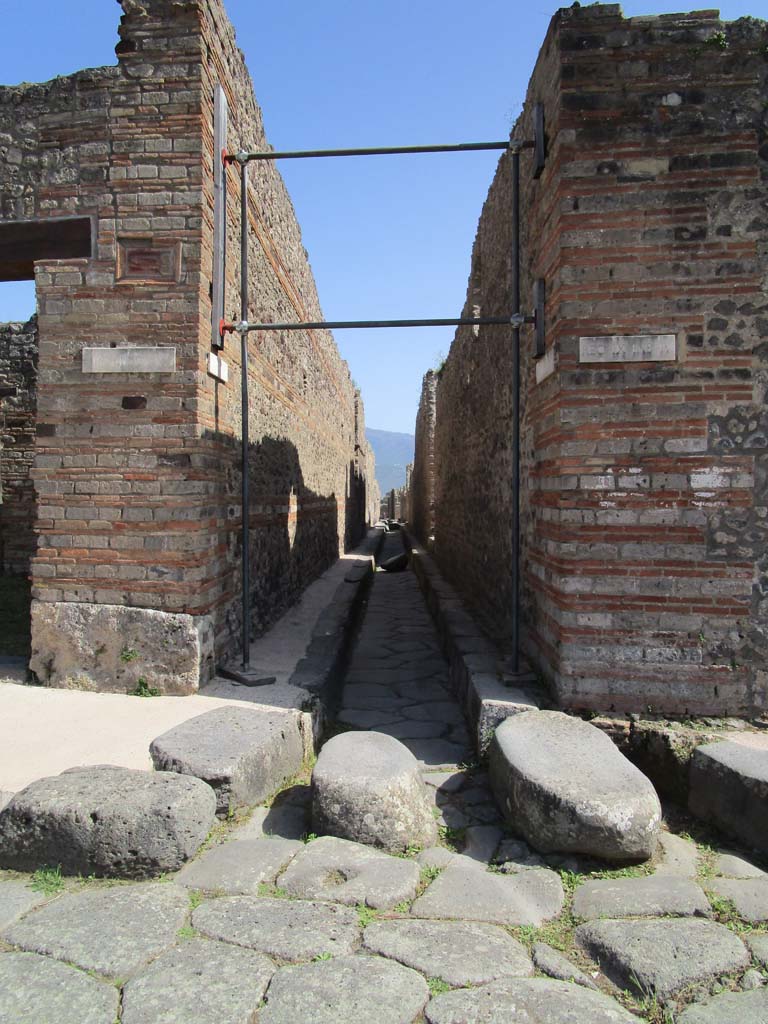 Via di Nola, Pompeii. April 2019. Looking south into Vicolo di Tesmo.  
Photo courtesy of Rick Bauer.

