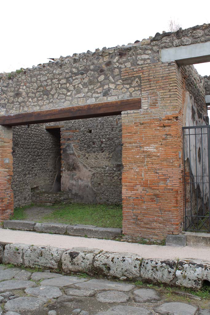 Via di Nola, south side, Pompeii. May 2019. 
Looking towards entrance to IX.5.12 with Vicolo del Centenario, on left.
Foto Christian Beck, ERC Grant 681269 DÉCOR.
