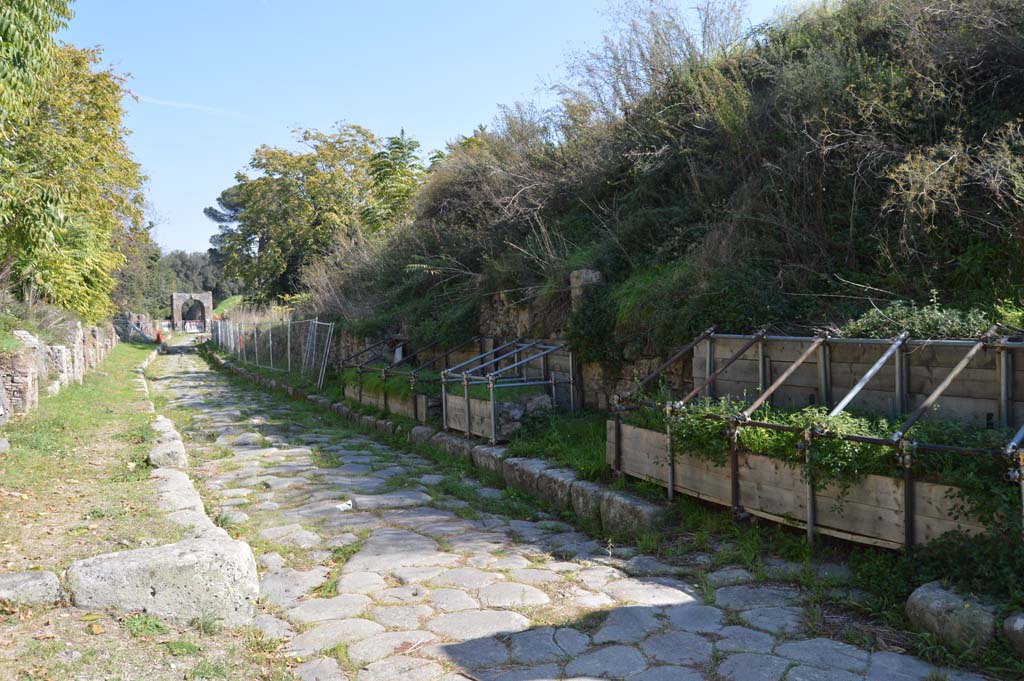Via di Nola, south side, Pompeii. October 2017. Looking west along Insula III.9 from III.9.3 towards IX.14, and road-bridge, on right.
Foto Taylor Lauritsen, ERC Grant 681269 DÉCOR.

