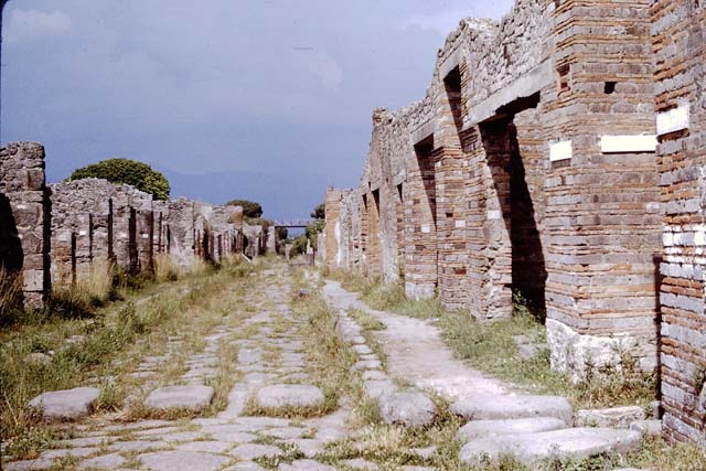 Via di Nola, Pompeii. 1964. Looking east between V.2 and IX.5, from junction with Vico di Tesmo, on right. Photo by Stanley A. Jashemski.
Source: The Wilhelmina and Stanley A. Jashemski archive in the University of Maryland Library, Special Collections (See collection page) and made available under the Creative Commons Attribution-Non Commercial License v.4. See Licence and use details.
J64f1226
