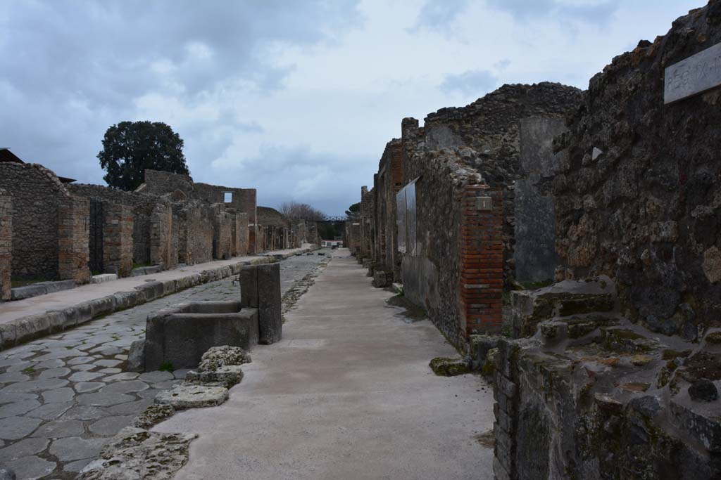 Via di Nola, Pompeii. December 2018. 
Looking east from near fountain outside IX.8.1, on right, with V.3.2, on left. Photo courtesy of Aude Durand.
