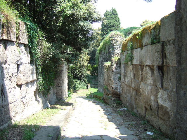 Ancient road outside city walls. May 2006.Looking south past Tomb of M. Obellius Firmus to junction with Via di Nola. 
