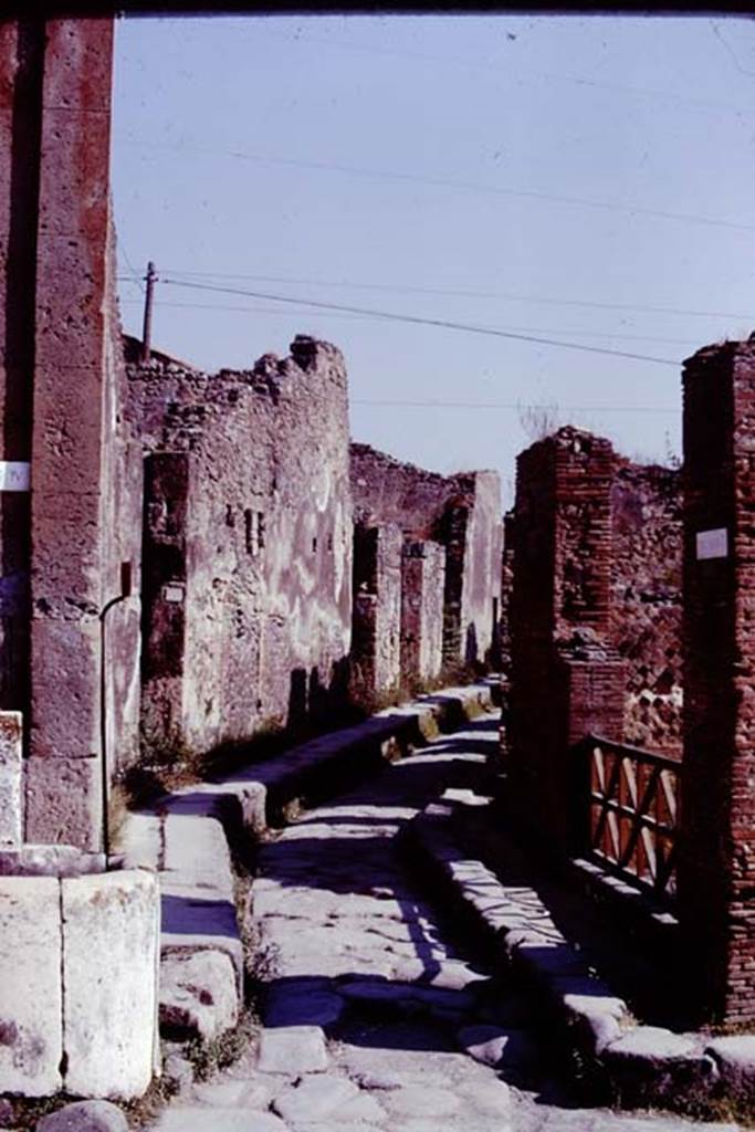 Vicolo Storto, Pompeii, 1978. Looking north from junction. Photo by Stanley A. Jashemski.   
Source: The Wilhelmina and Stanley A. Jashemski archive in the University of Maryland Library, Special Collections (See collection page) and made available under the Creative Commons Attribution-Non Commercial License v.4. See Licence and use details. J78f0570

