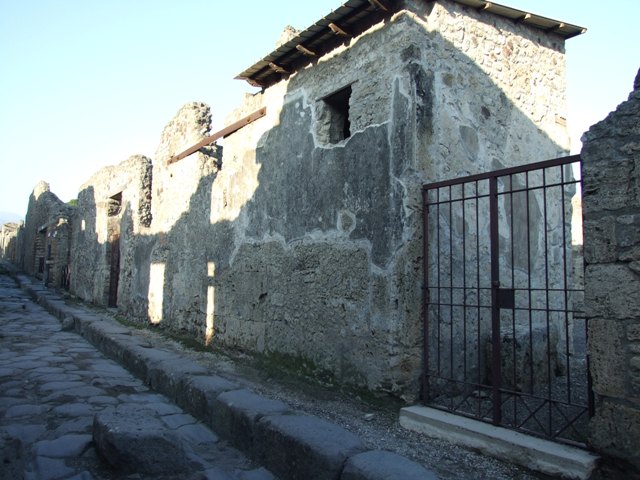 Vicolo dei Vettii, east side, Pompeii. December 2007. Looking north from VI.14.38 ,on right. 