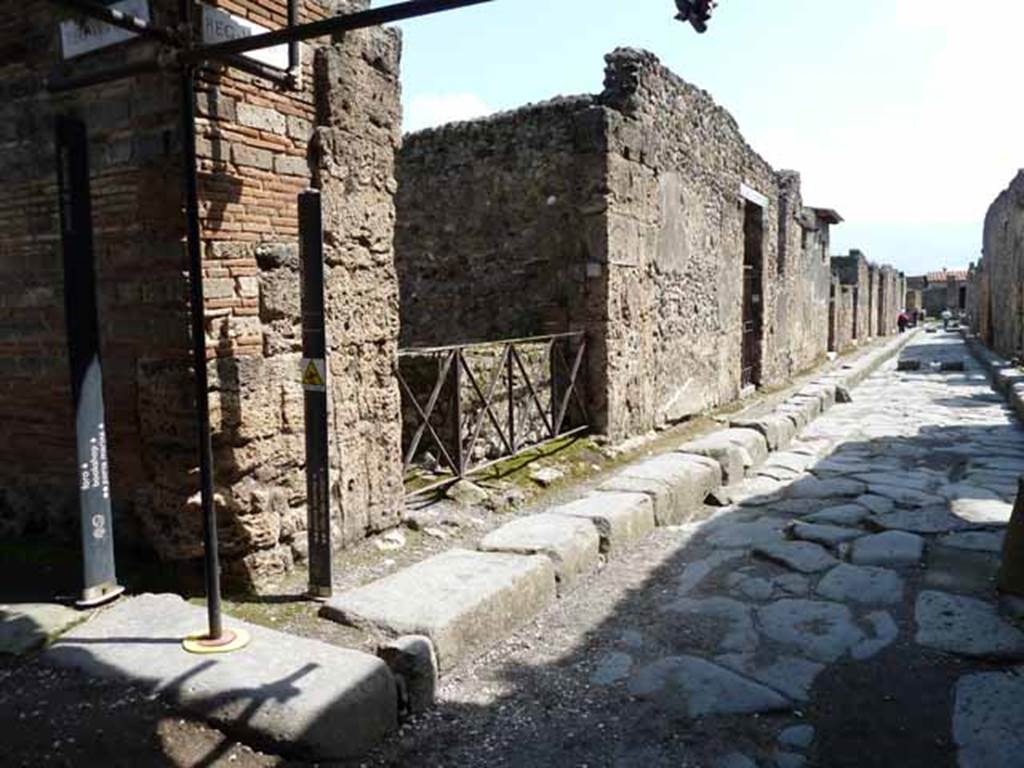 Vicolo dei Vettii, east side. May 2010. Looking south along VI. 13.