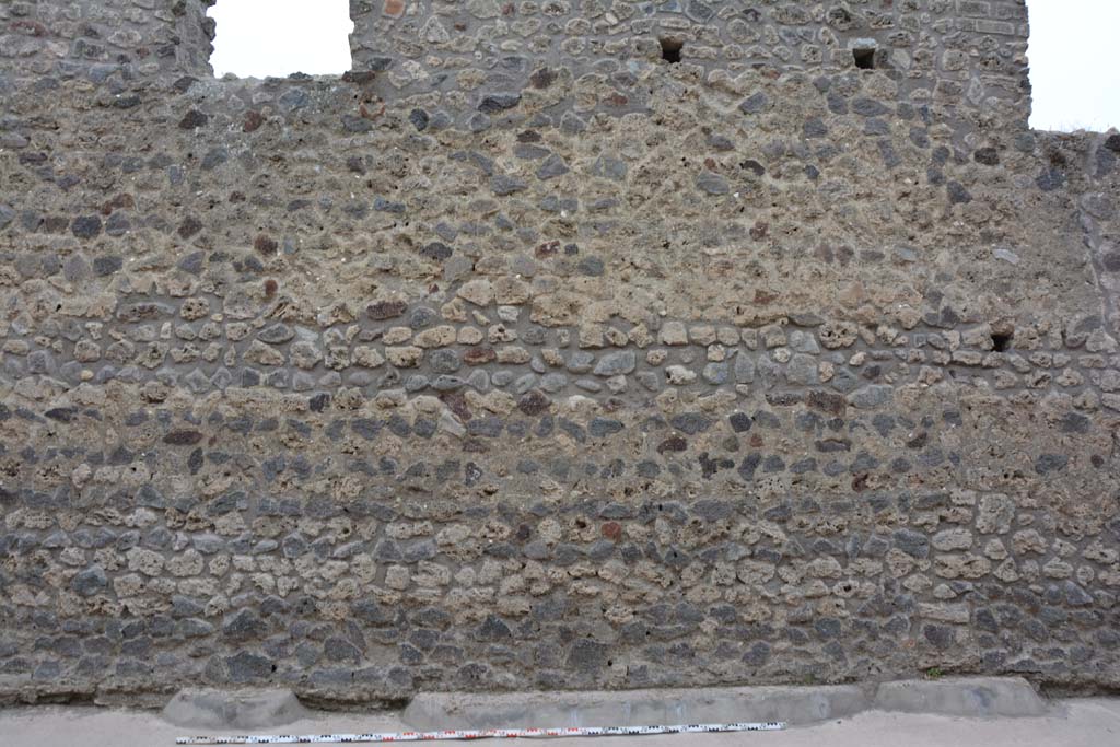 Vicolo del Centenario, west side, Pompeii. May 2017. Lower exterior wall of IX.5.14-16, cont’d.
Foto Christian Beck, ERC Grant 681269 DÉCOR.
