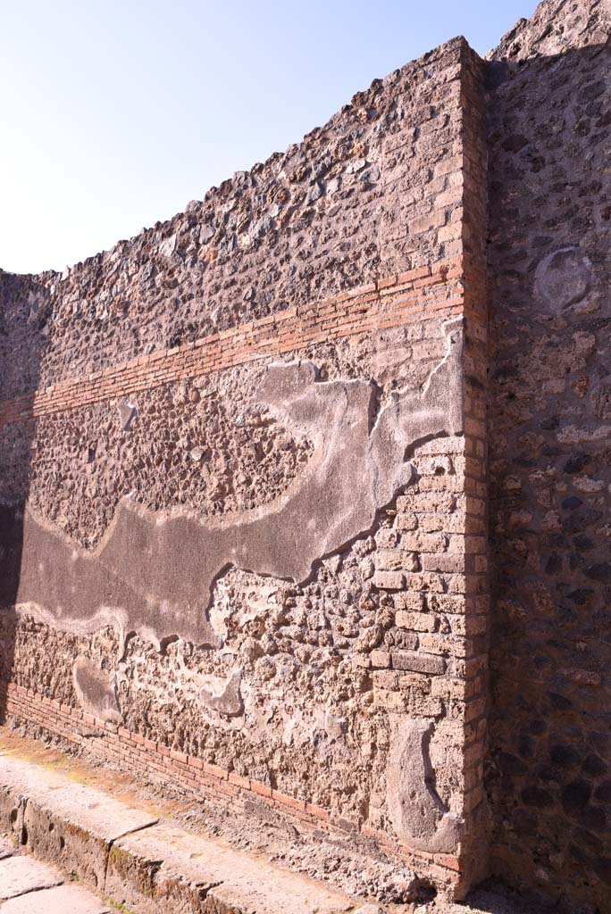 Vicolo del Citarista, west side, Pompeii. October 2019. Looking south along west wall.    
Foto Tobias Busen, ERC Grant 681269 DÉCOR.
