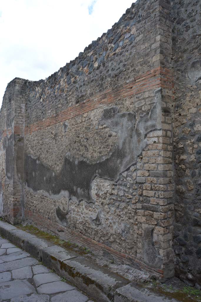 Vicolo del Citarista, west side, Pompeii. May 2019. Looking south along west wall.    
Foto Tobias Busen, ERC Grant 681269 DÉCOR.
