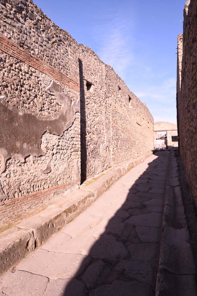 Vicolo del Citarista, west side, Pompeii. October 2019. Looking north.      
Foto Tobias Busen, ERC Grant 681269 DÉCOR.
