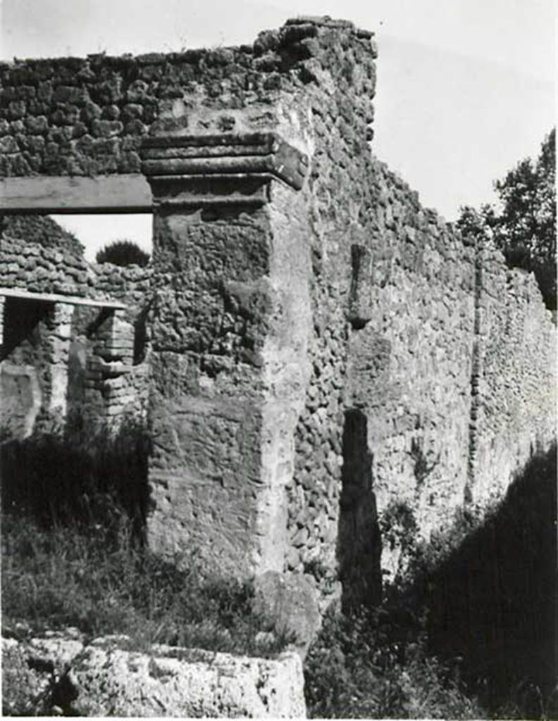 Vicolo del Conciapelle. 1936 photo taken by Tatiana Warscher.  Looking south along west exterior wall of I.5.1, from junction with unnamed vicolo between I.5 and I.1. 
See Warscher T., 1936. Codex Topographicus Pompeianus: Regio I.1, I.5. (no.18), Rome: DAIR, whose copyright it remains. 
