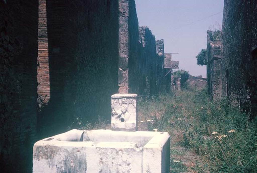 Vicolo del Gallo, Pompeii. August 1965. Looking north-east. Photo courtesy of Rick Bauer.