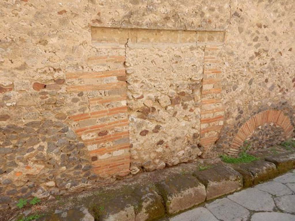 Vicolo del Gallo, Pompeii, May 2018. Blocked doorway into VII.7.10 and masonry feature in south wall. Photo courtesy of Buzz Ferebee. 
