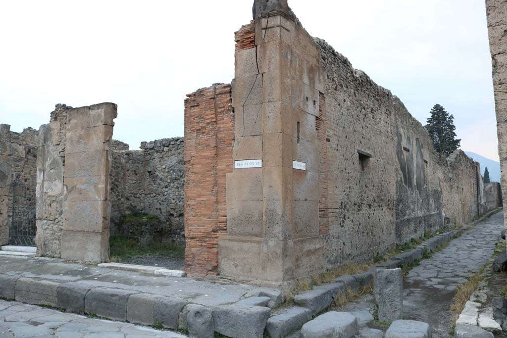 Vicolo del Labirinto, Pompeii. December 2018. Looking north along west side of Vicolo, on right, from junction with Via della Fortuna.
VI.12.6 is on the left of the roadway. Photo courtesy of Aude Durand.
