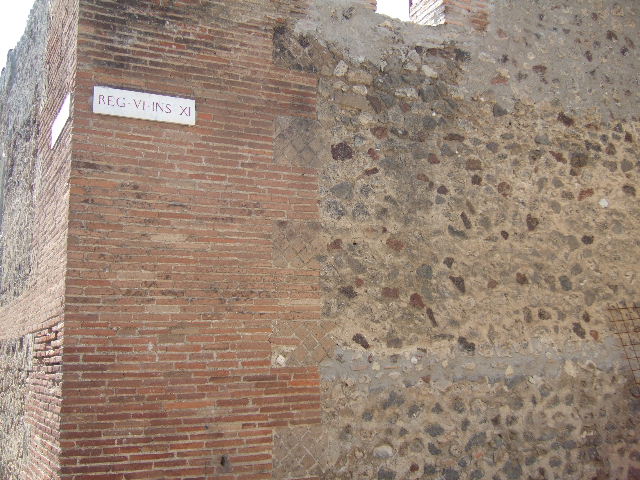 Vicolo del Labirinto, east side. December 2004. 
Looking south along east side towards VI.13.19. 
