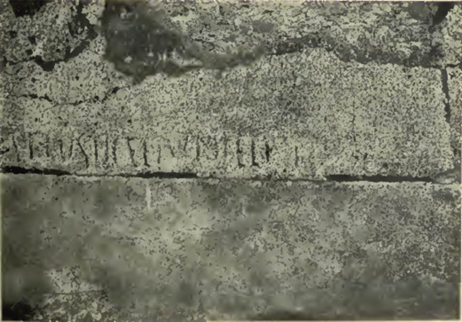 Vicolo del Labirinto. 1930. West wall of VI.15.1 with an election notice, above a join in the plaster.
According to Van Buren, most of this inscription is a replica of CIL IV 3572, advocating the candidacy of L. Rusticelius Celer, which was read at a point considerably further to the south on the same wall.
See Van Buren, A. W. 1932, Memoirs of American Academy in Rome: Vol. 10, p. 27.

