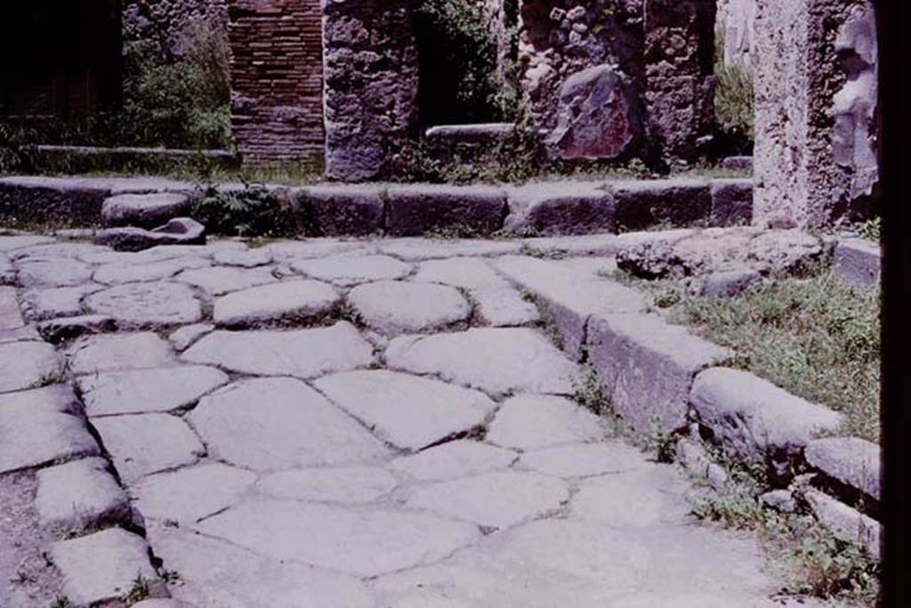 Vicolo del Lupanare, Pompeii. October 2018. 
Looking north-east towards Via degli Augustali and VII.1.42 with altar and niche in pilaster at junction. 
Foto Taylor Lauritsen, ERC Grant 681269 DÉCOR.

