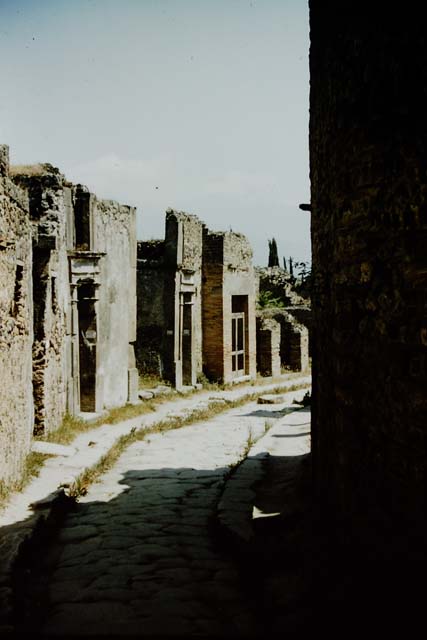 Vicolo del Lupanare, Pompeii. 1957. Looking south. Photo by Stanley A. Jashemski.
Source: The Wilhelmina and Stanley A. Jashemski archive in the University of Maryland Library, Special Collections (See collection page) and made available under the Creative Commons Attribution-Non Commercial License v.4. See Licence and use details.
J57f0465
