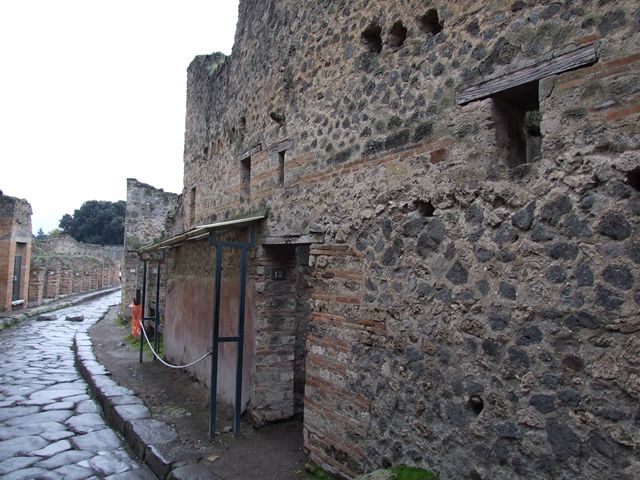 Vicolo del Lupanare, west side, December 2006. Looking south from VII.11.12. 