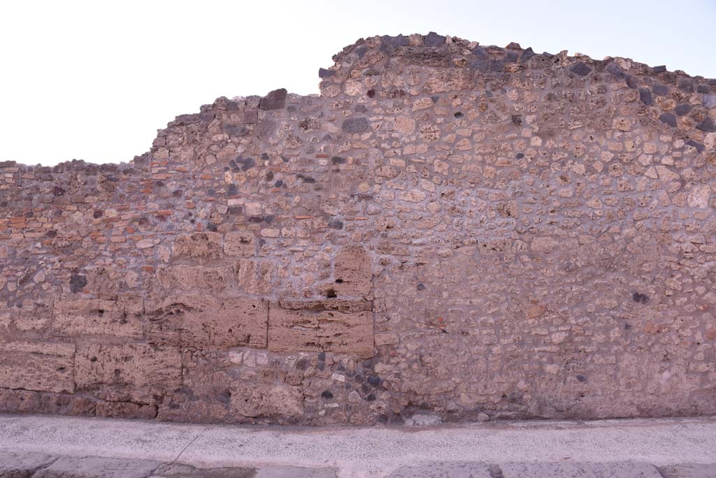 Vicolo del Menandro, north side, Pompeii. October 2019. Detail of wall.
Foto Tobias Busen, ERC Grant 681269 DÉCOR.
