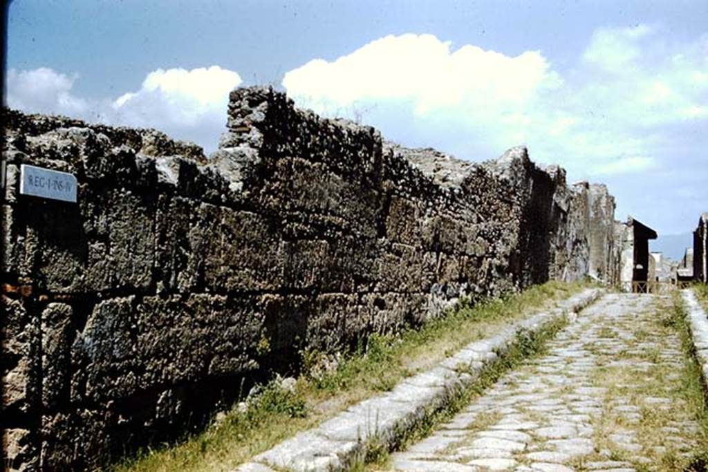 Vicolo del Menandro, Pompeii. 1959. Looking east along south wall of I.4.5/25. Photo by Stanley A. Jashemski.
Source: The Wilhelmina and Stanley A. Jashemski archive in the University of Maryland Library, Special Collections (See collection page) and made available under the Creative Commons Attribution-Non Commercial License v.4. See Licence and use details.
J59f0312
