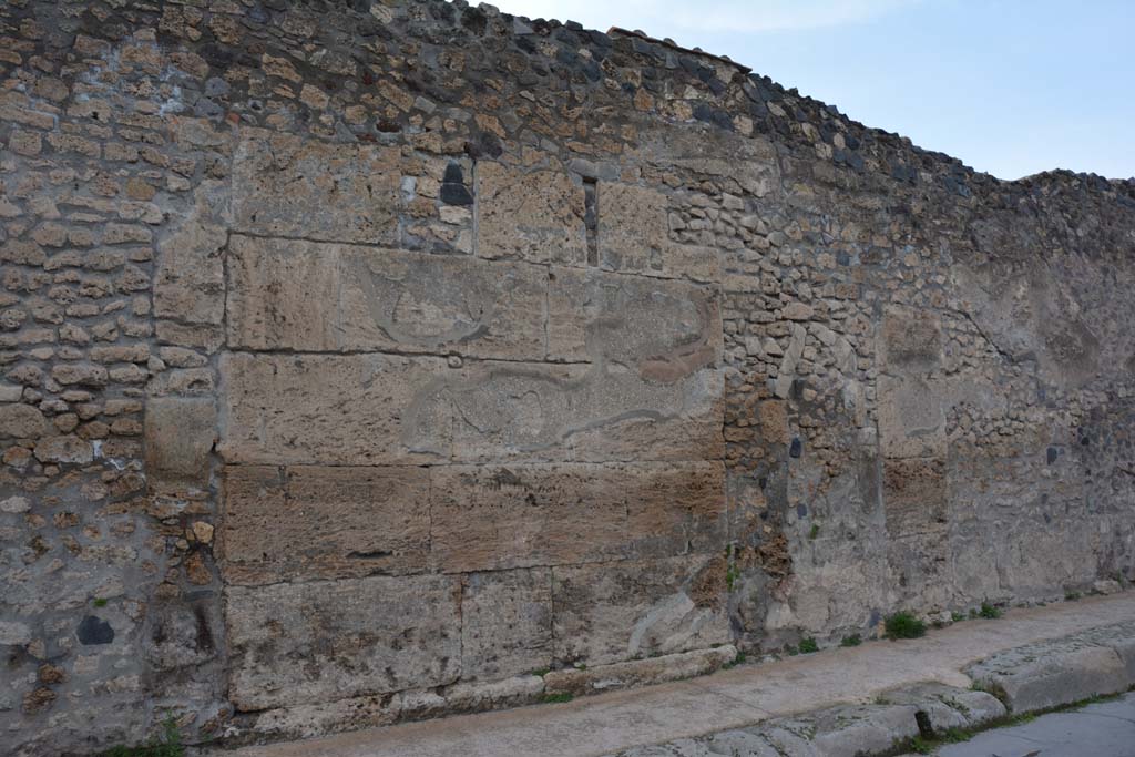 Vicolo del Menandro, Pompeii. March 2018. Detail of block work on south perimeter wall of Insula.  
Foto Tobias Busen, ERC Grant 681269 DÉCOR.
