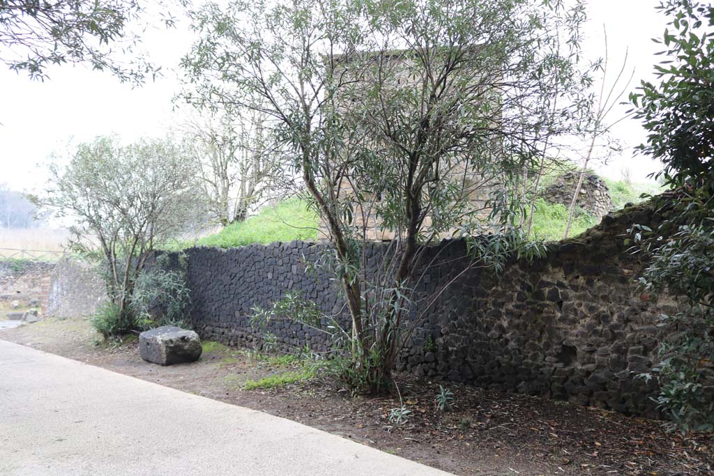 Vicolo dell’Anfiteatro, Pompeii. December 2018. Looking north-east towards west side of insula II.5. Photo courtesy of Aude Durand.