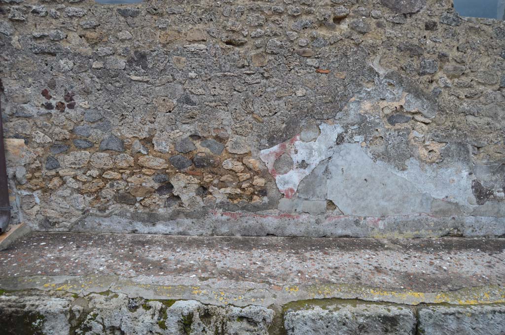Vicolo della Fullonica, Pompeii. March 2018. Looking east, detail of lower wall and pavement, continuation south.
Foto Taylor Lauritsen, ERC Grant 681269 DÉCOR.
