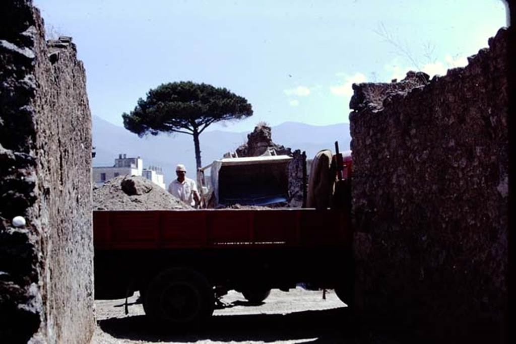 Looking west on Via della Palestra at junction with Vicolo della Nave Europa. Pompeii. 1972. Removal of lapilli. Photo by Stanley A. Jashemski. 
Source: The Wilhelmina and Stanley A. Jashemski archive in the University of Maryland Library, Special Collections (See collection page) and made available under the Creative Commons Attribution-Non Commercial License v.4. See Licence and use details. J72f0705
