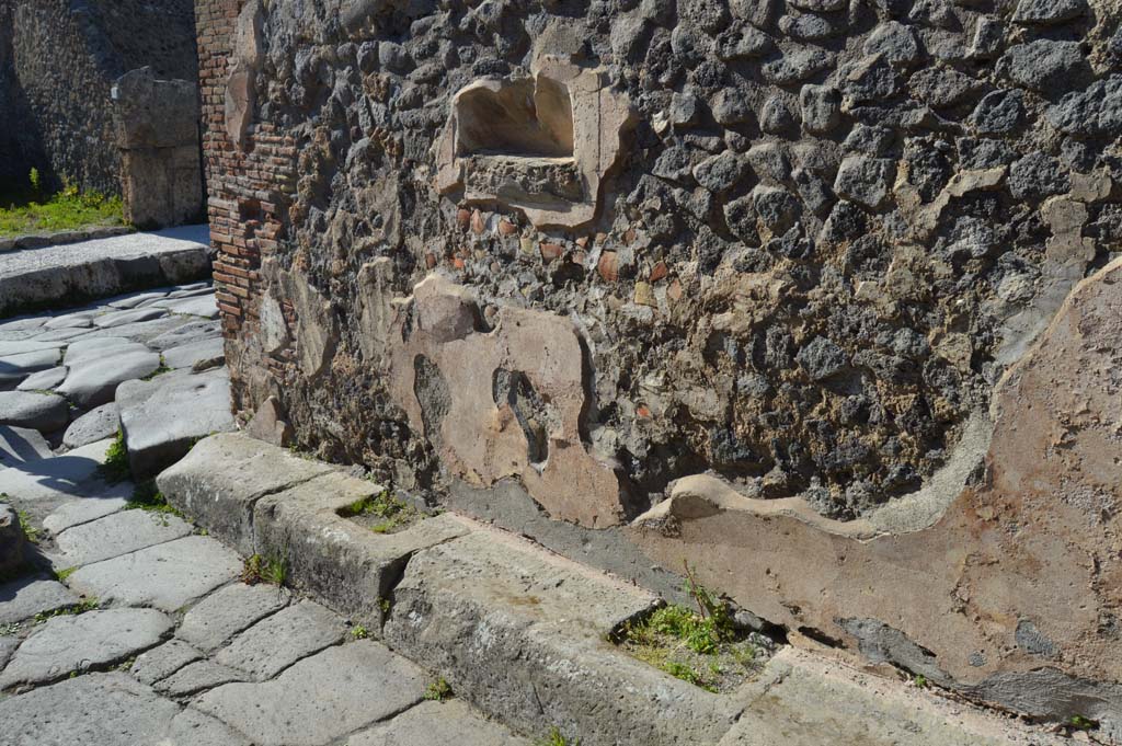 Vicolo di Balbo between IX.2 and IX.1. March 2019. Painted street altar at IX.2.12 on north side. 
Foto Taylor Lauritsen, ERC Grant 681269 DÉCOR.
