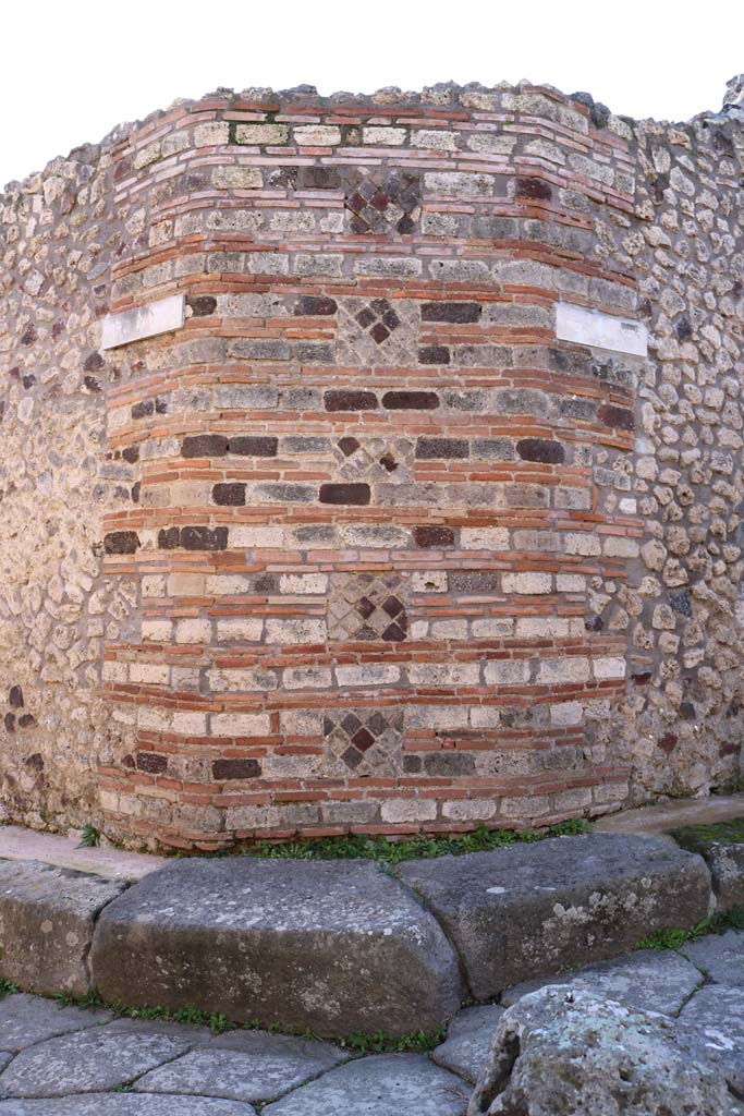 Vicolo di Tesmo/Vicolo di Balbo, Pompeii. 1964. Detail of brickwork in wall of IX.1, at junction. Photo by Stanley A. Jashemski.
Source: The Wilhelmina and Stanley A. Jashemski archive in the University of Maryland Library, Special Collections (See collection page) and made available under the Creative Commons Attribution-Non Commercial License v.4. See Licence and use details.
J64f1333  


