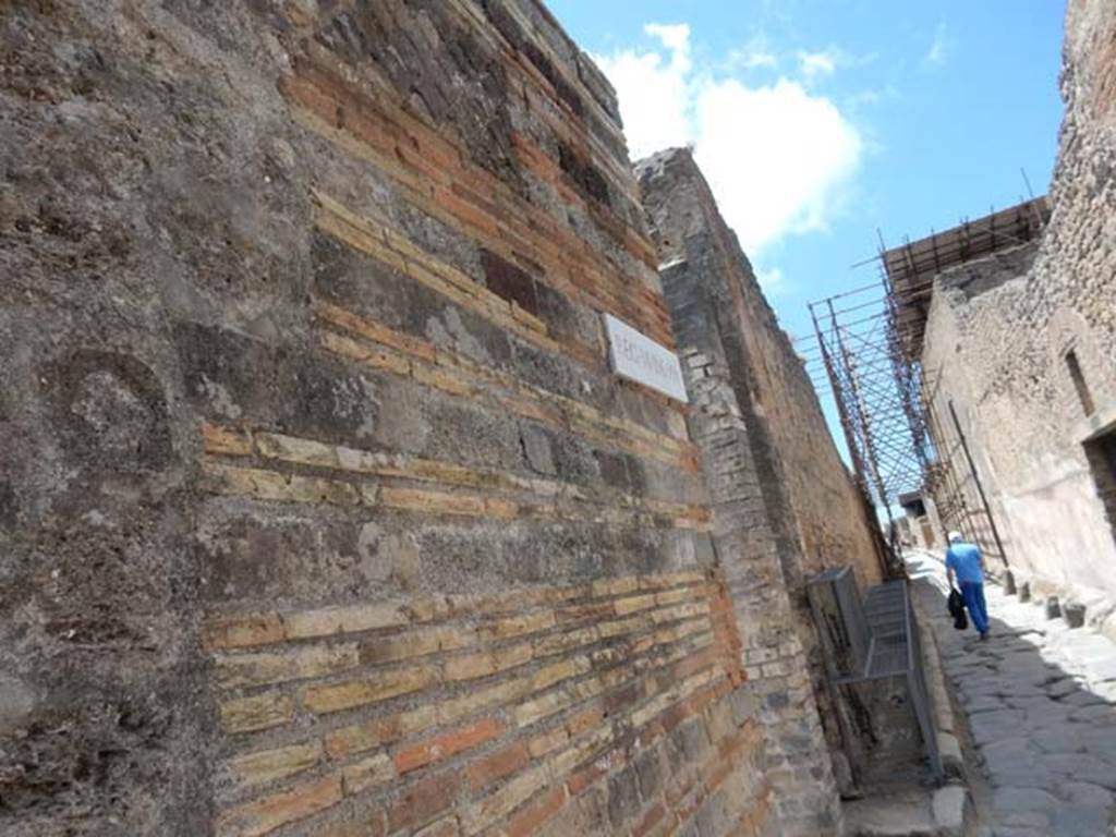 Vicolo di Mercurio, Pompeii. May 2017. Looking west from junction with Vicolo dei Vettii towards VI.13 on left, and VI.15 on right. Photo courtesy of Buzz Ferebee.
