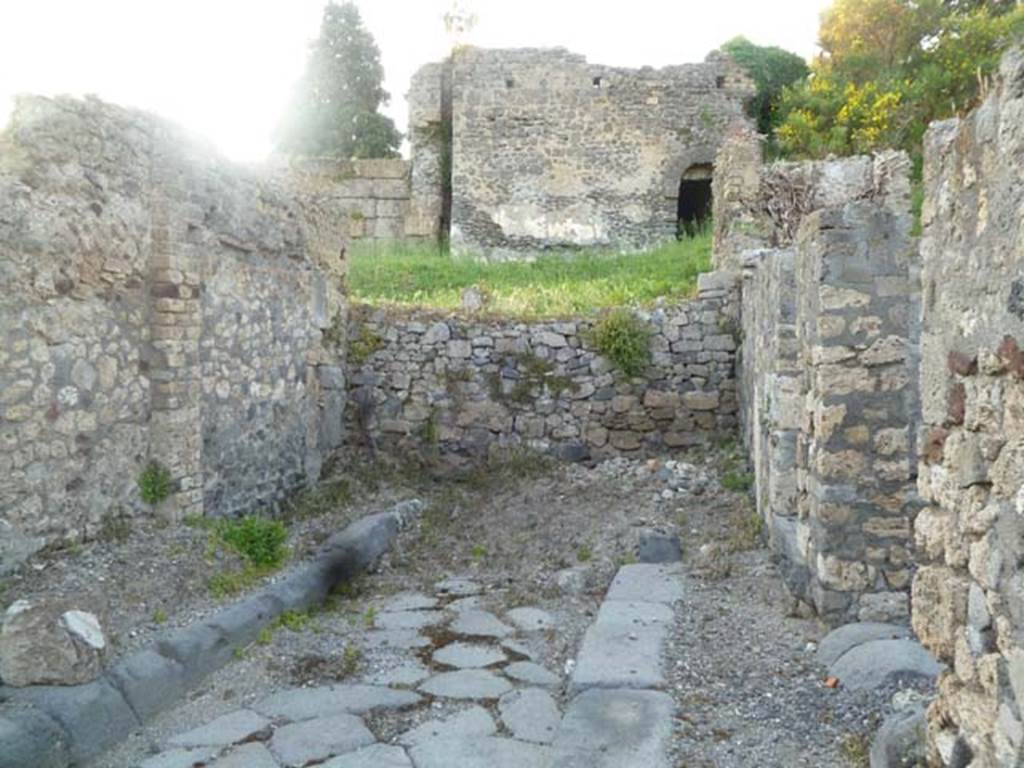 Vicolo di Modesto, May 2011. Looking north between VI.2 and VI.5 towards Tower XII, from near VI.5.2.