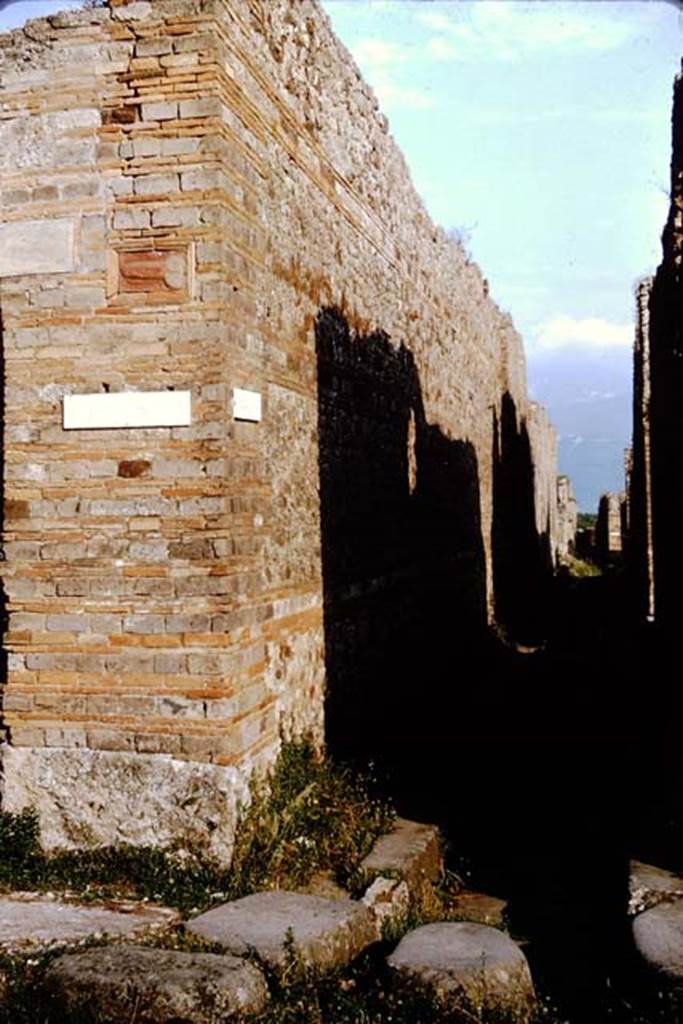 Vicolo di Tesmo, Pompeii. 1964. Looking south from Via di Nola along east side, between IX.5 and IX.4.  Photo by Stanley A. Jashemski.
Source: The Wilhelmina and Stanley A. Jashemski archive in the University of Maryland Library, Special Collections (See collection page) and made available under the Creative Commons Attribution-Non Commercial License v.4. See Licence and use details.
J64f1253
