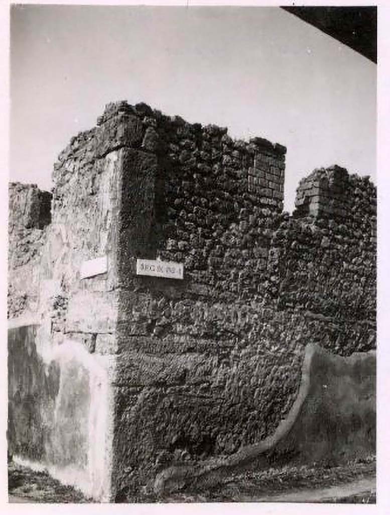 Vicolo di Tesmo, Pompeii. Pre-1943. 
Looking west to exterior façade of IX.2.16 at junction with Vicolo di Balbo. Photo by Tatiana Warscher.
See Warscher, T. Codex Topographicus Pompeianus, IX.2. (1943), Swedish Institute, Rome. (no.85.)

