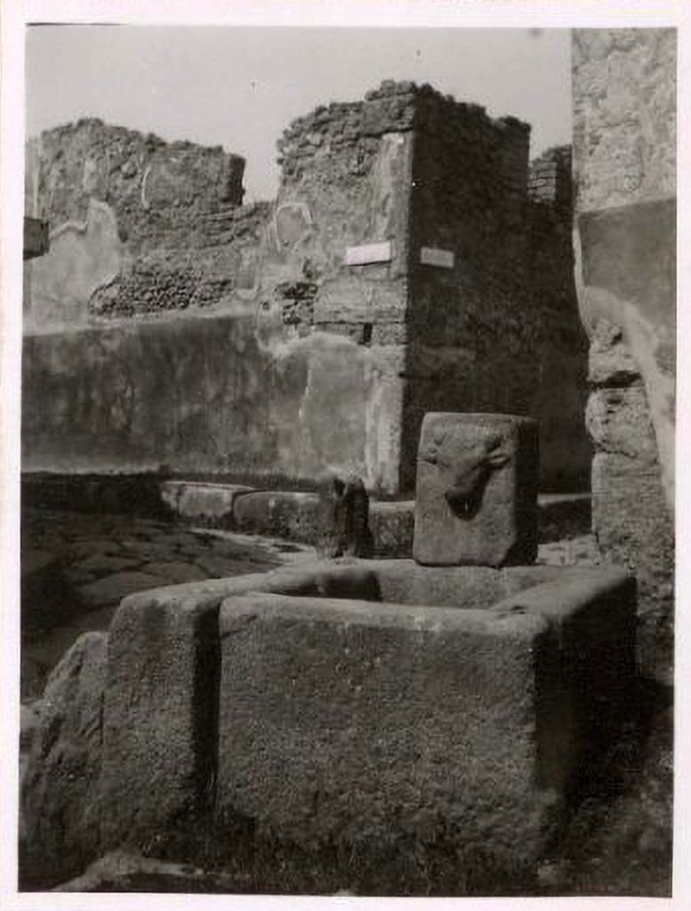 Vicolo di Tesmo, Pompeii. Pre-1943. 
Looking north towards junction with Vicolo di Balbo. Photo by Tatiana Warscher.
See Warscher, T. Codex Topographicus Pompeianus, IX.1. (1943), Swedish Institute, Rome, (no.164).
