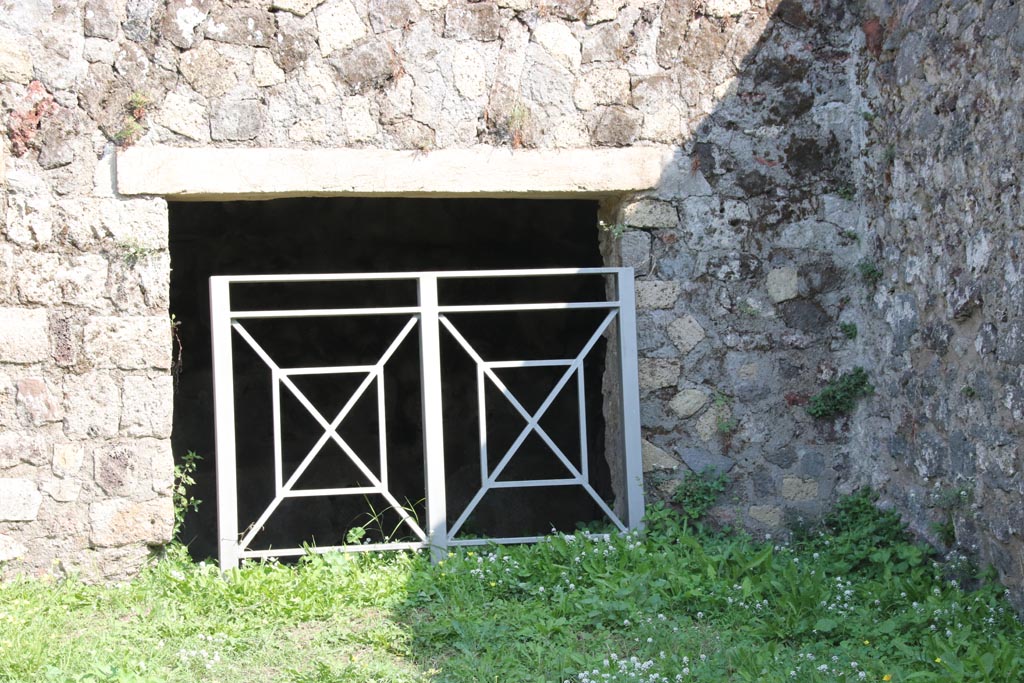 HGE20 Pompeii. October 2023. Doorway to room in south-east corner. Photo courtesy of Klaus Heese.