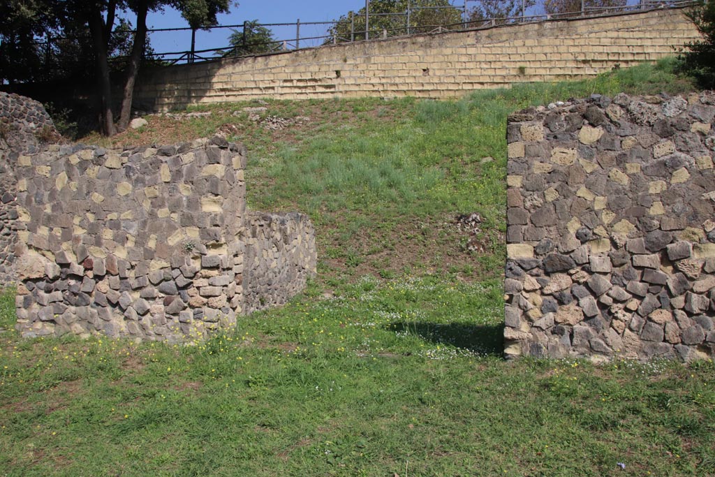 HGE23 Pompeii. October 2023. Looking east towards entrance doorway. Photo courtesy of Klaus Heese.