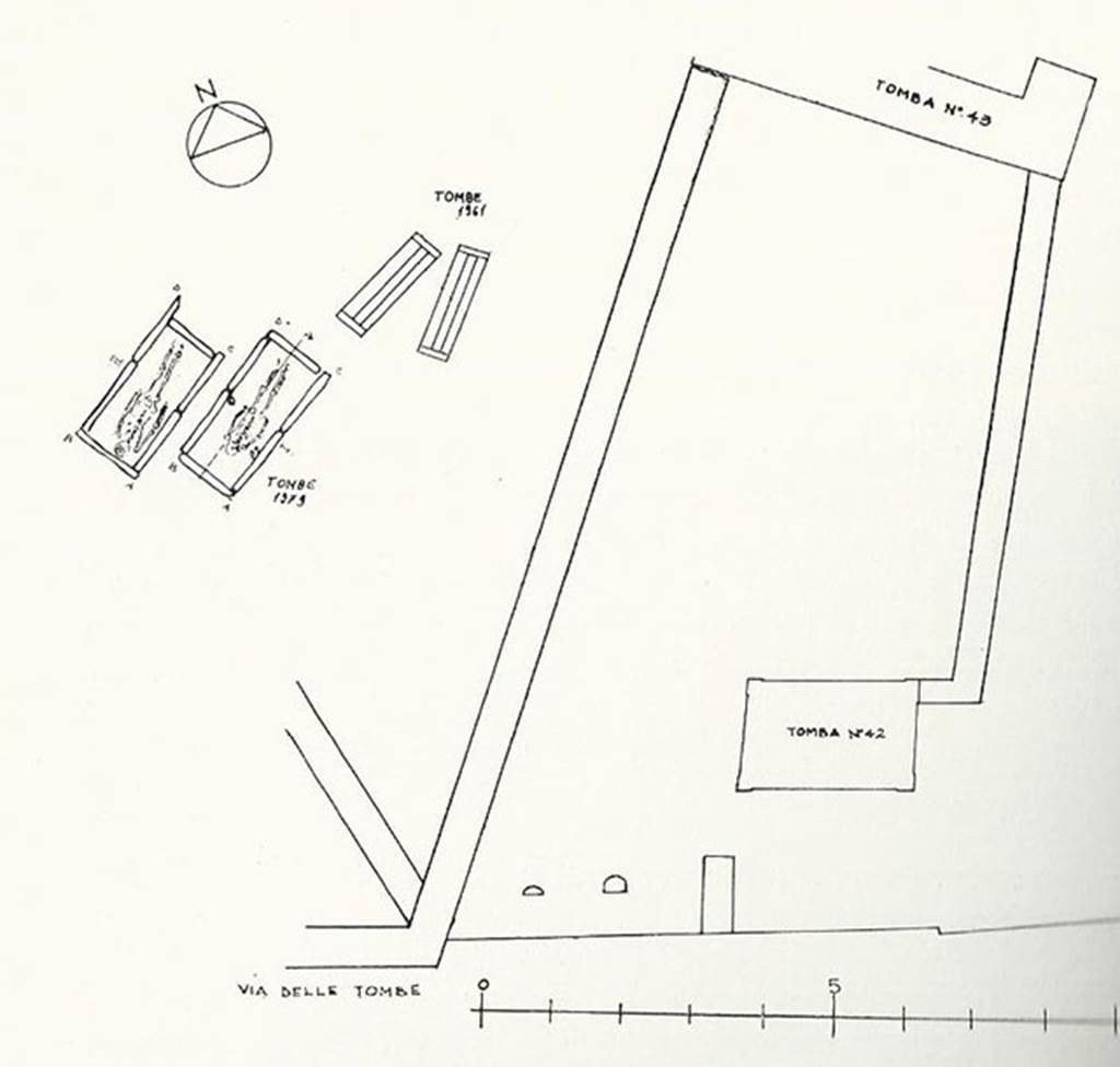 HGE45 Pompeii. 1979 plan by Stefano de Caro. The two wider graves are HGE45 excavated in 1979.
The narrow graves are HGE44 the Tombe a cappuccina, excavated in 1961.
These are located to the west of HGE42 and HGE43.
See De Caro S., 1979. Cronache Pompeiane V, p. 180, fig. 1.

