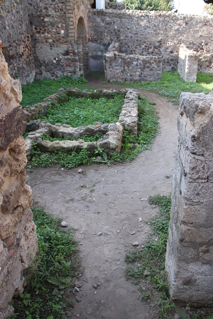 HGW25 Pompeii. Part of Villa of Diomedes. October 2023.
Looking west from end of corridor 7,4, across room 7,6. Photo courtesy of Klaus Heese.
